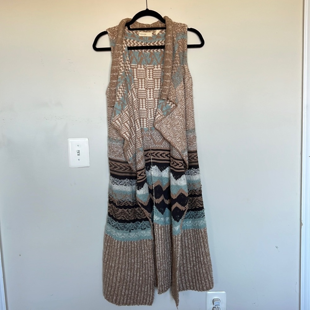 Long sleeveless knit sweater. New condition. Size XS/S
